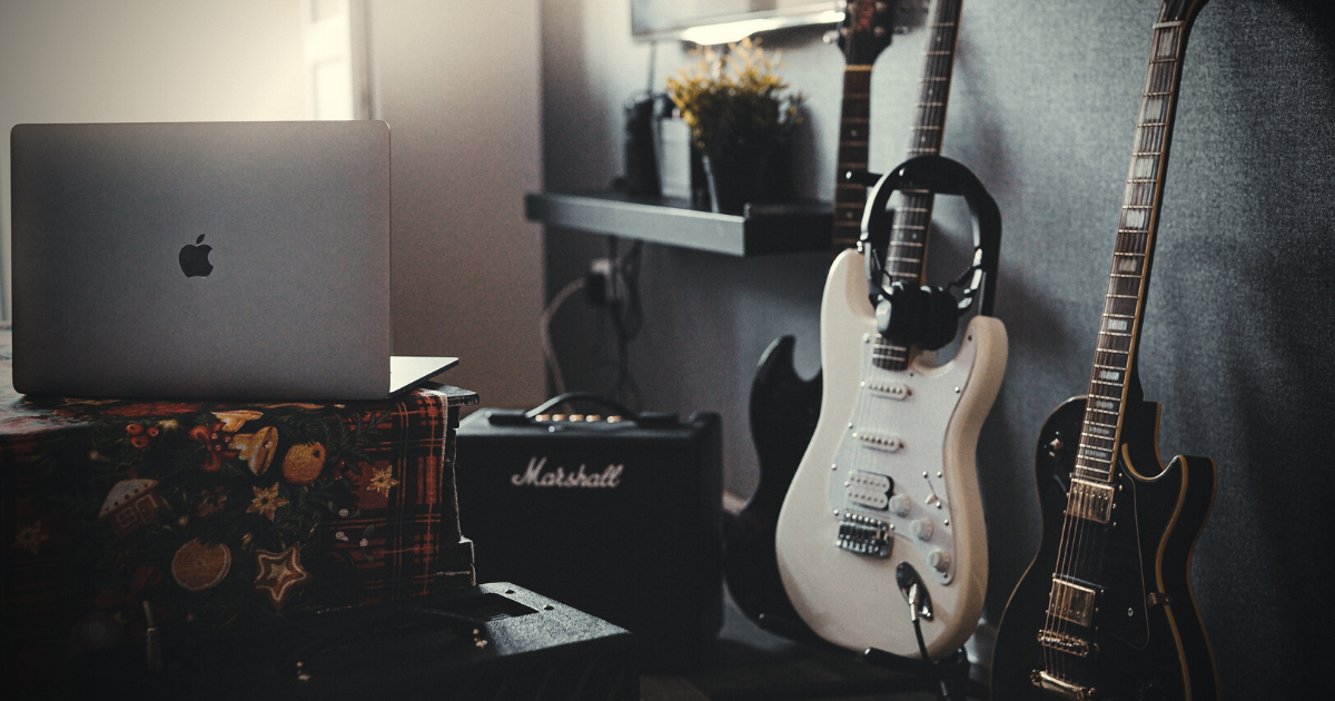 ギタースタンドと部屋